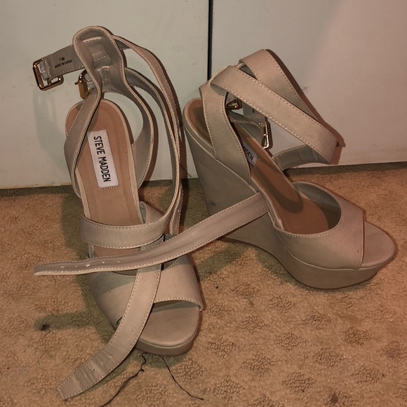 Steve Madden Shoes - Steve Madden nude wedges
